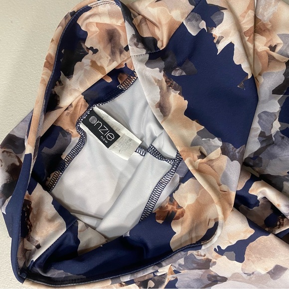 ONZIE Floral Leggings Small/Medium - Picture 3 of 5